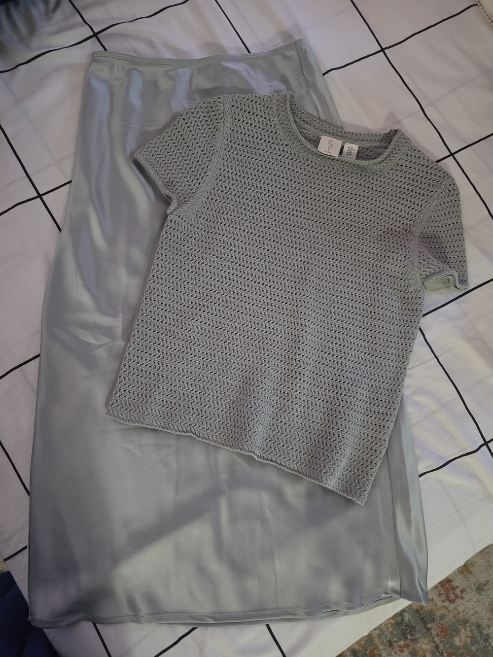 Joie Short-Sleeve Open-Knit Tee in Light Gray